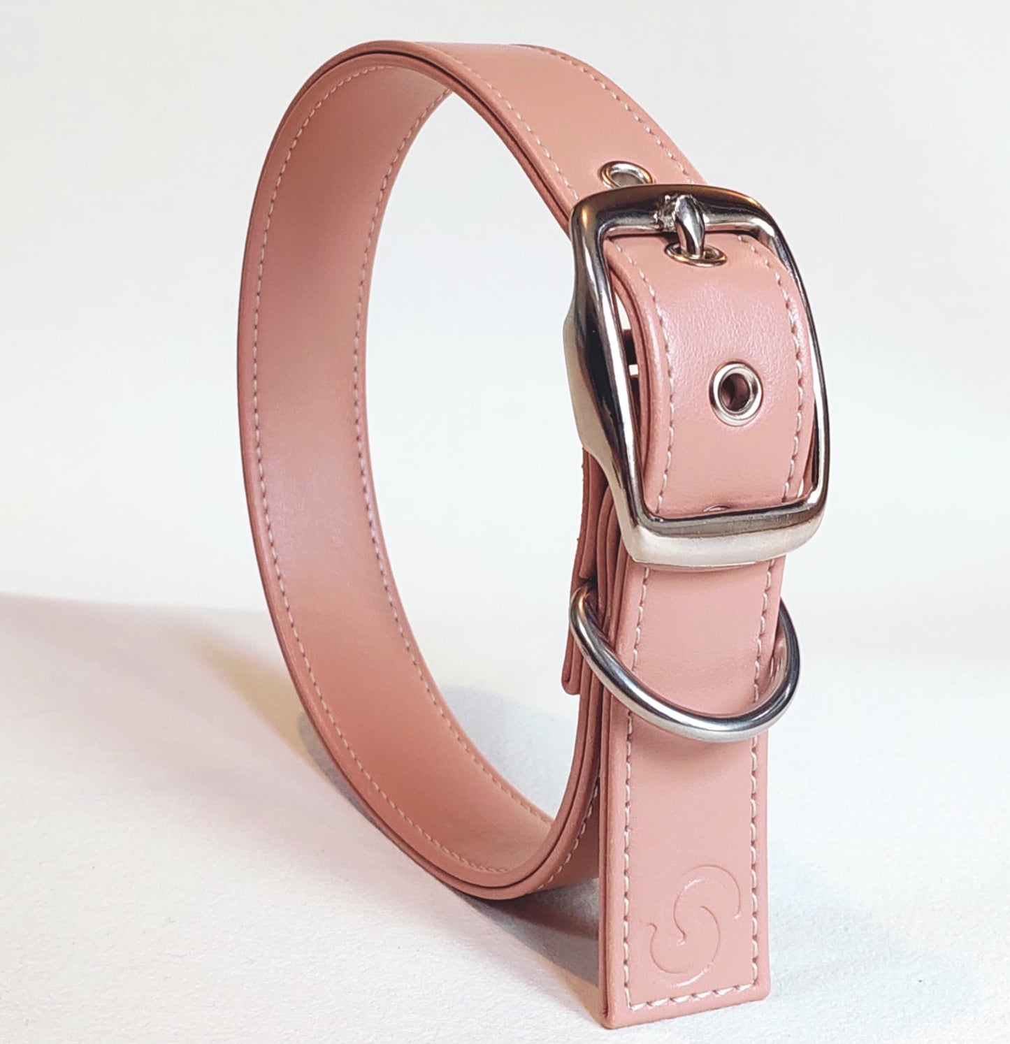 Dog collar in Blush Pink — vegan apple leather material